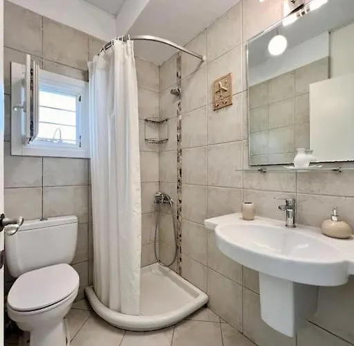 Дом отдыха Sea & Sunset Balcony -island House By Hostandros Батси